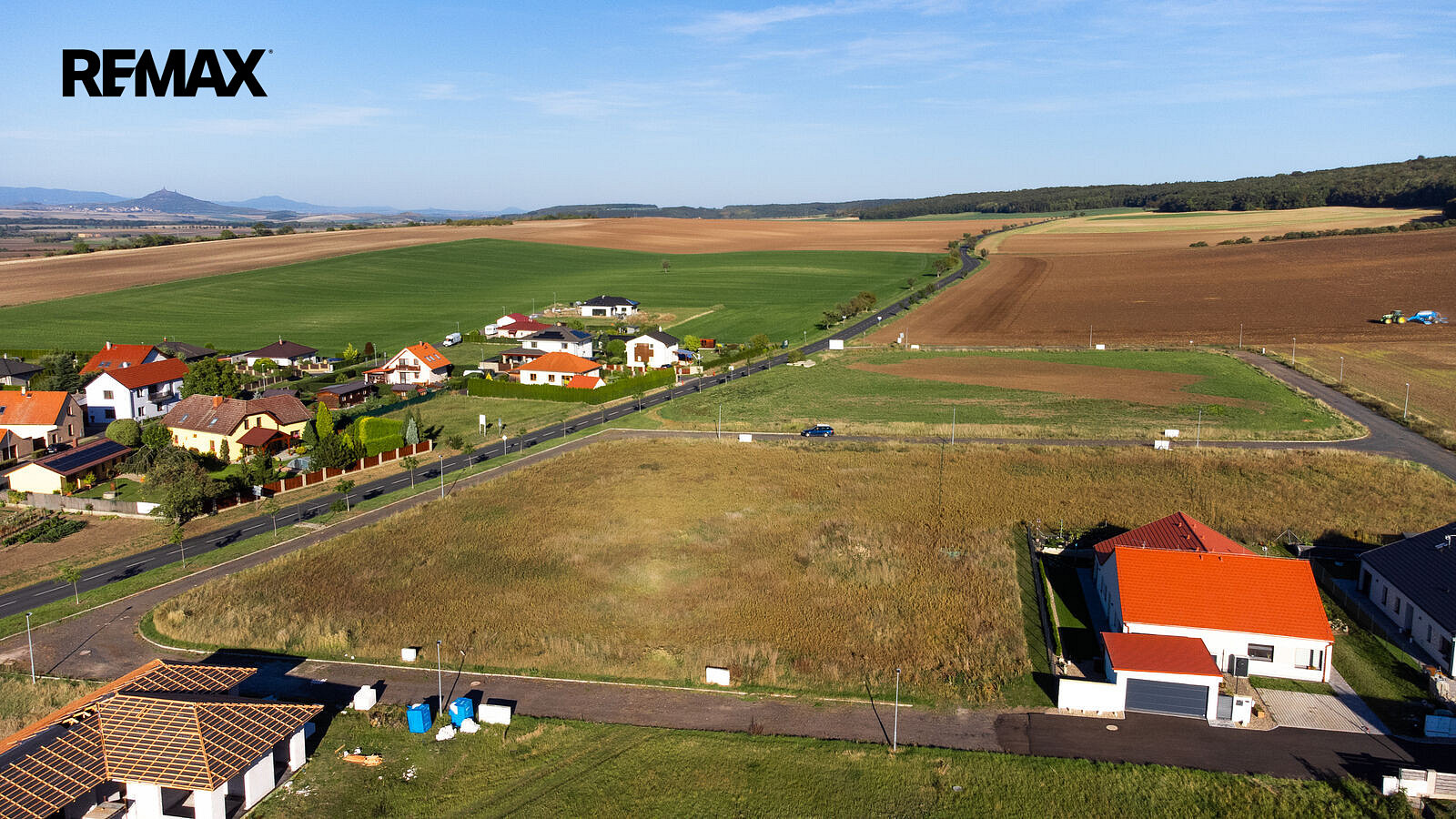 Prodej stavebního pozemku 826 m² – fotografie 5