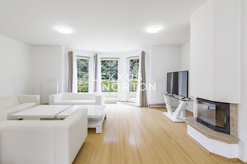 Pronájem domu 204 m² s pozemkem 700 m² – pohled 2