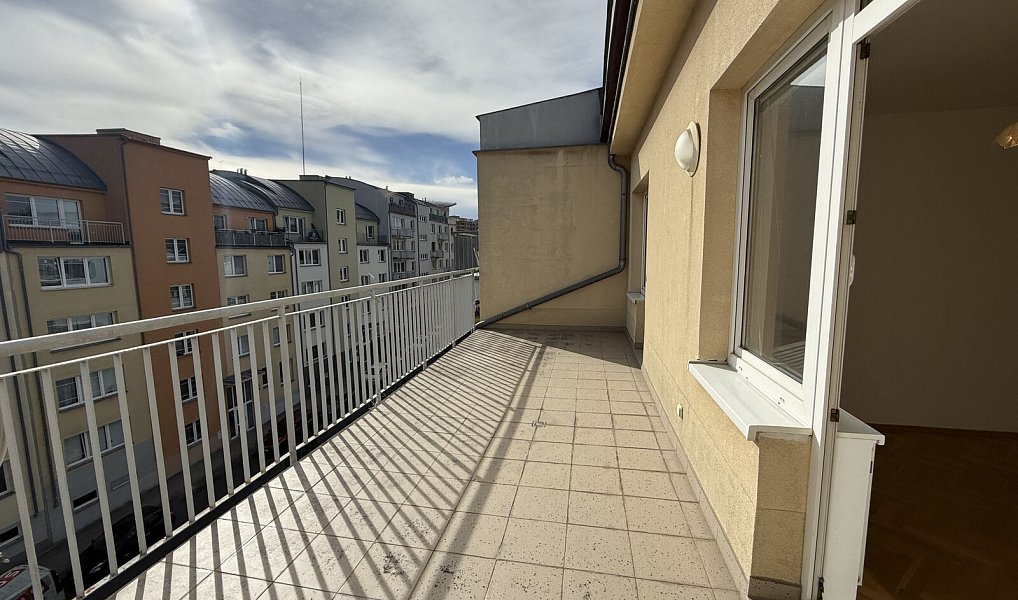 Pronájem bytu 2+1 65 m², Praha – náhled fotky 2