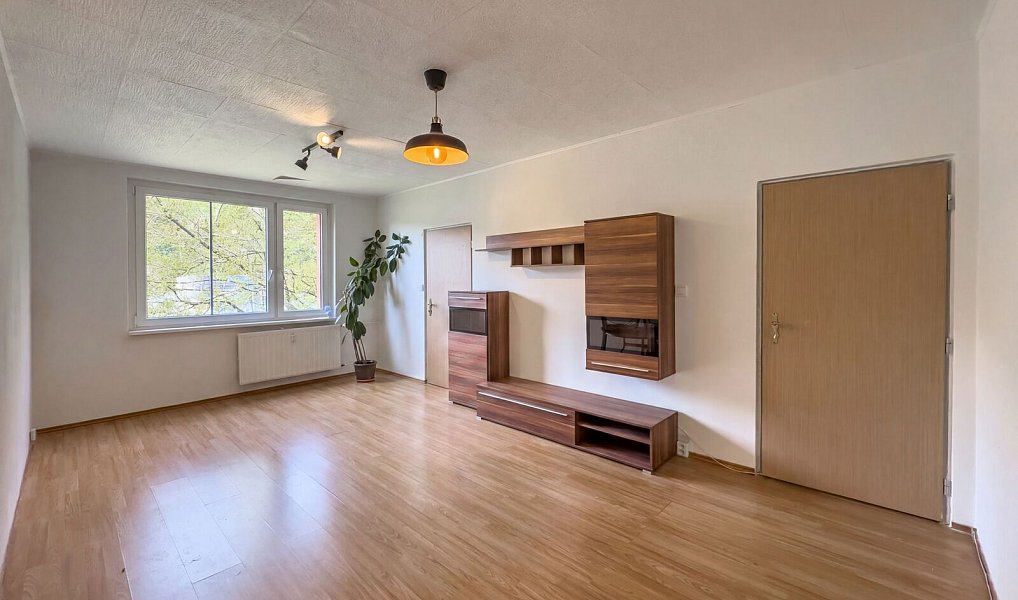 Pronájem bytu 3+1 76 m², Chomutov – náhled fotky 2