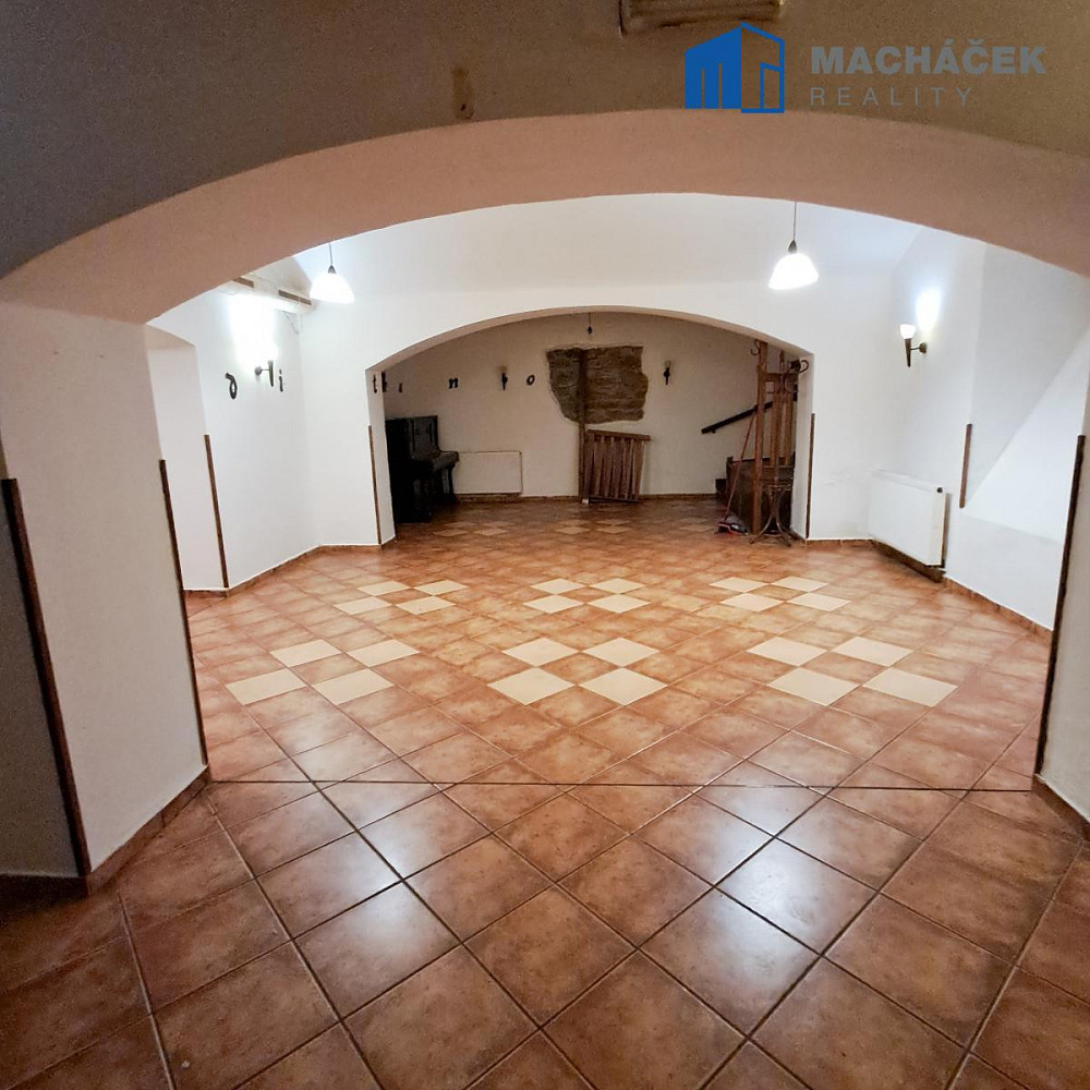 K pronájmu sklepní prostory se zahradou v centru Ústí nad Labem (360 m²), ulice Horova 1389/12. – pohled 2