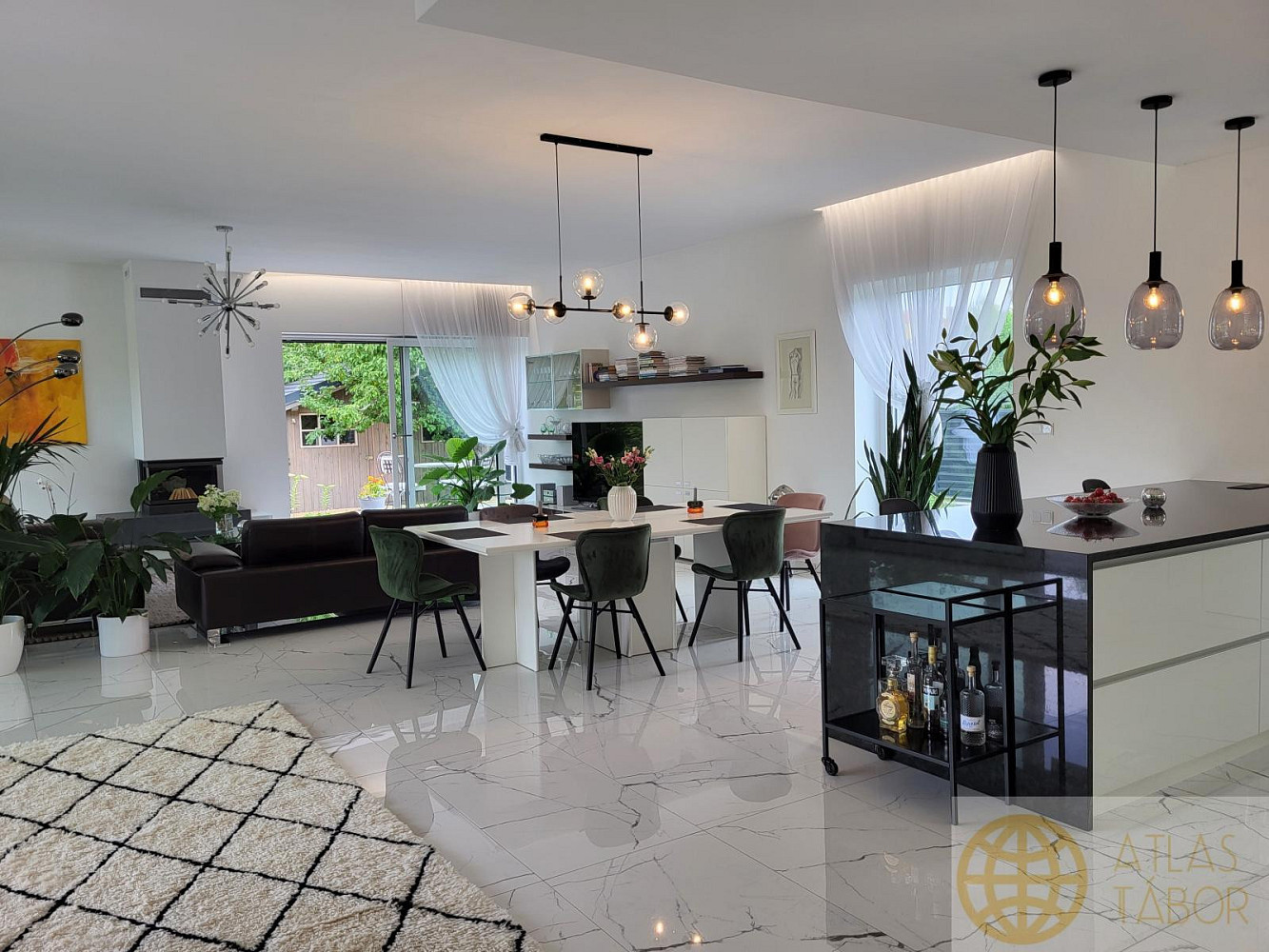 Prodej domu 235 m² s pozemkem 1 013 m² – fotografie 2