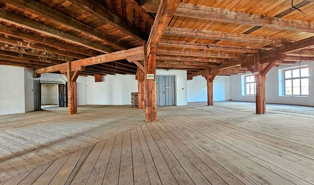 Prodej skladovacích prostor 2 000 m², Žatec – náhled fotky 12