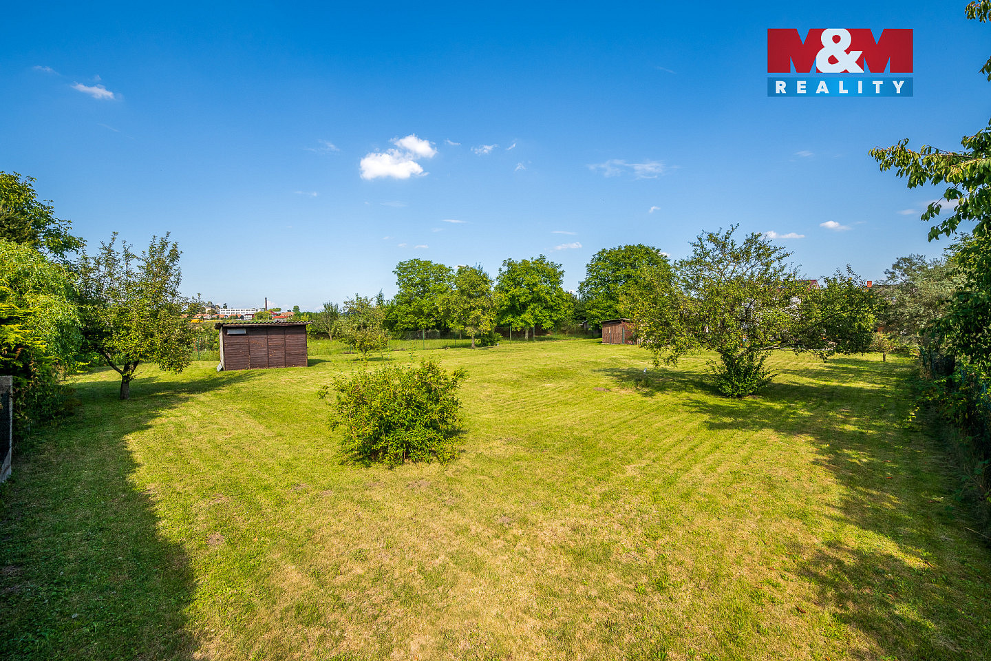 Prodej stavebního pozemku 1 676 m² – pohled 2