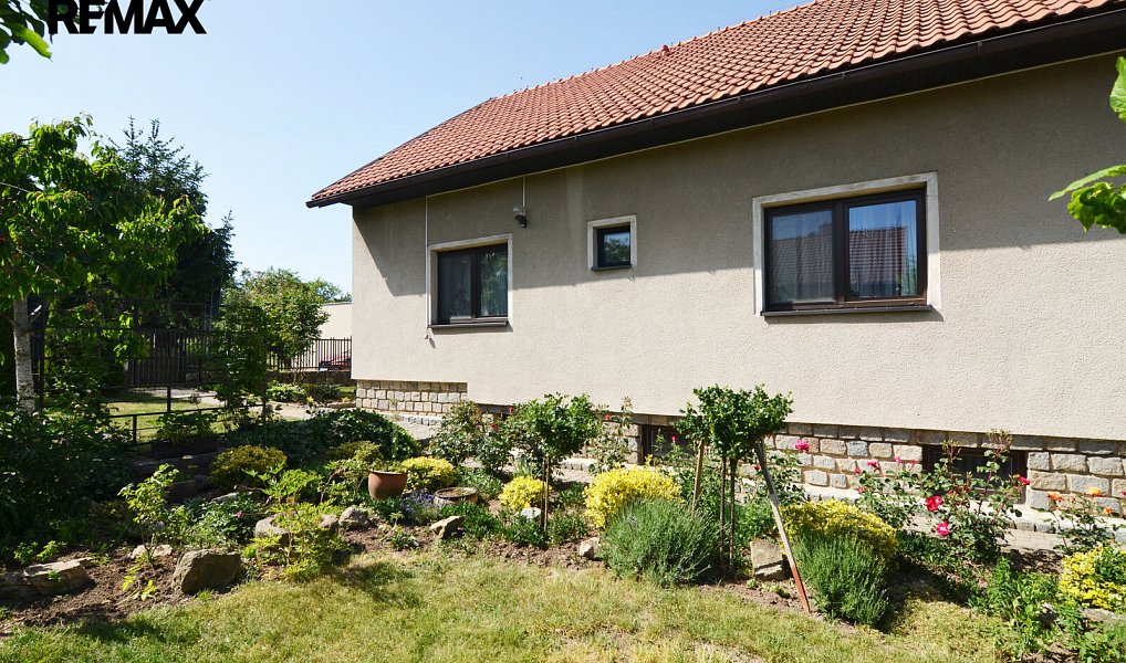 Prodej domu 260 m² s pozemkem 832 m², Praha – náhled fotky 2