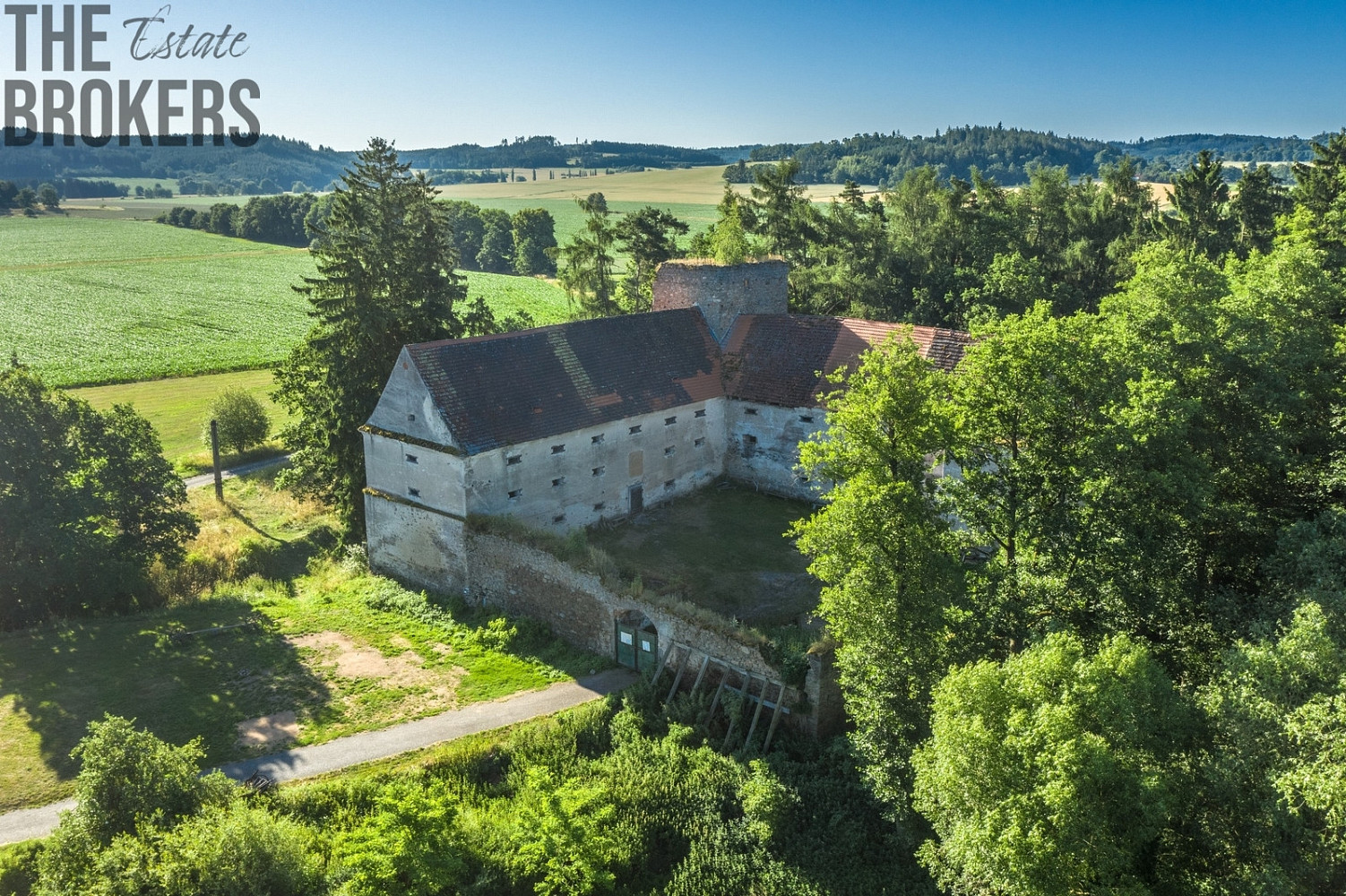 Prodej komerčního objektu (jiného typu) 1 800 m²