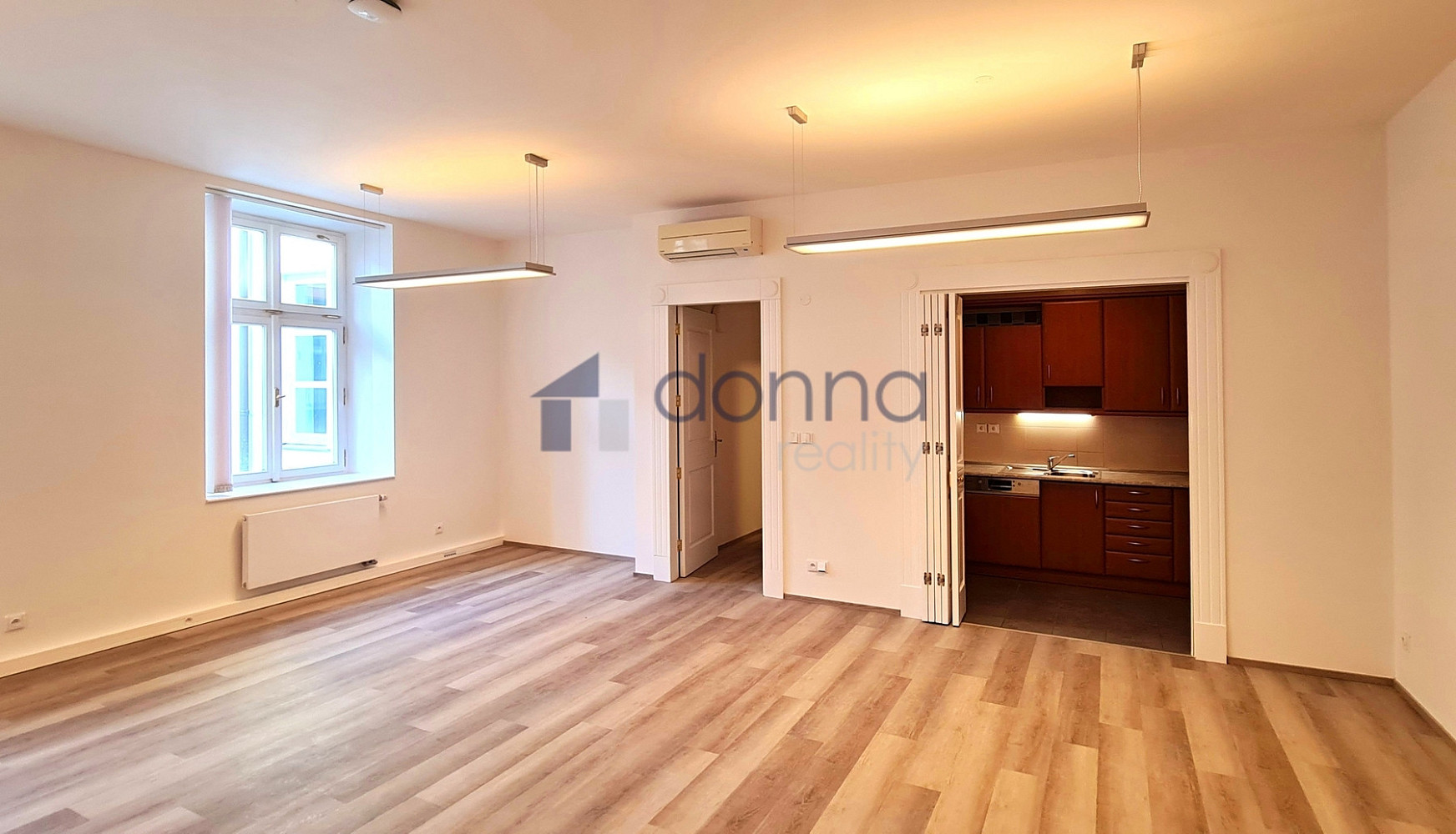 Pronájem kanceláře 466 m² — photo 4