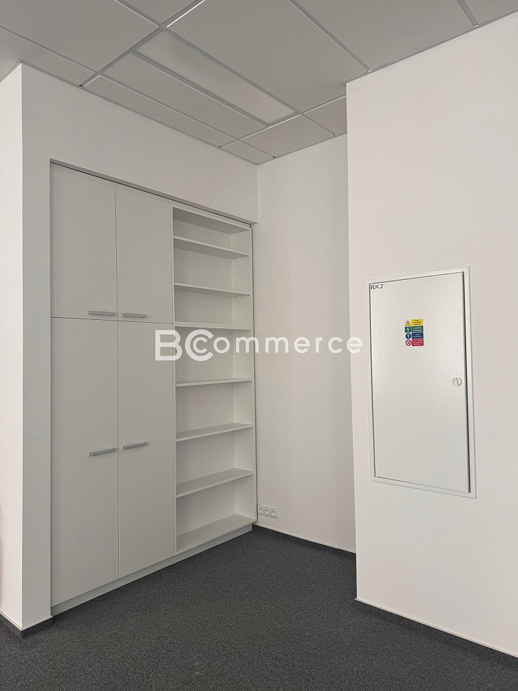 Pronájem kanceláře 106 m² — photo 3