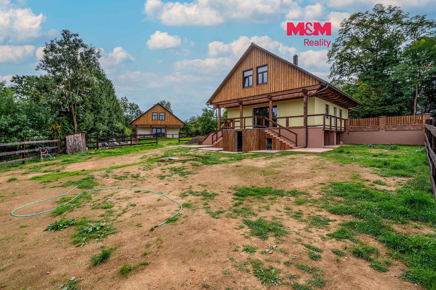 Prodej domu 221 m² s pozemkem 1 365 m²
