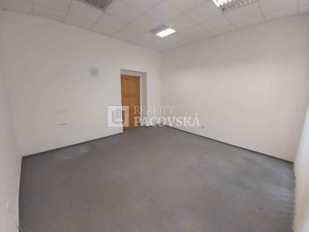 Pronájem kanceláře 136 m² – fotografie 4