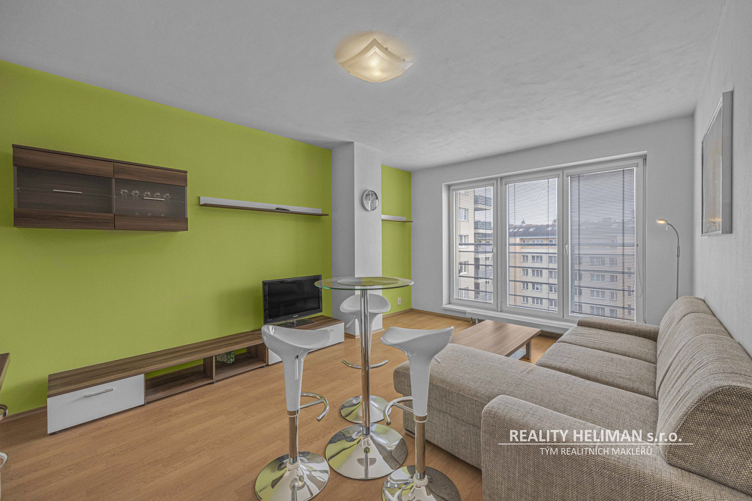 Pronájem bytu 1+kk 28 m² — photo 2