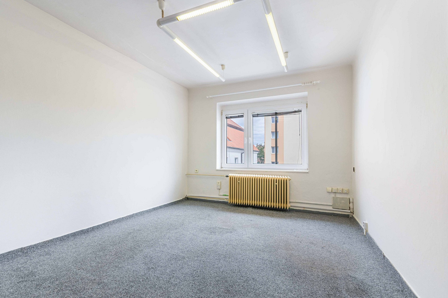 Pronájem kanceláře 42 m² – fotografie 4