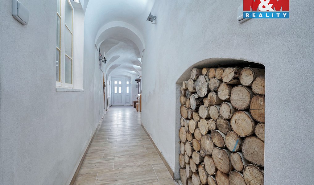 Prodej ubytovacího objektu 359 m², Strážov – náhled fotky 19