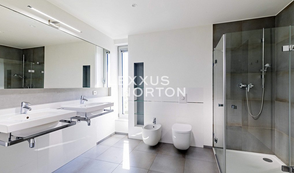 Pronájem bytu 5+kk 202 m², Praha – náhled fotky 9