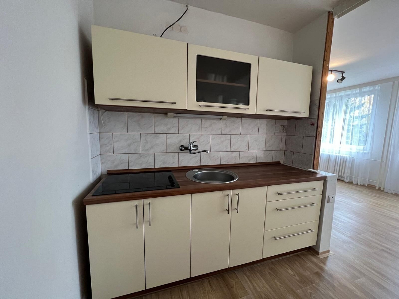 Pronájem bytu 1+kk 33 m² – fotografie 3
