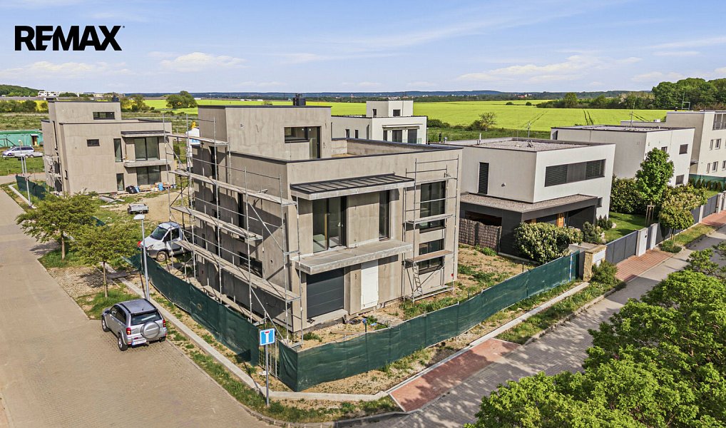 Prodej domu 270 m² s pozemkem 706 m², Praha – náhled fotky 2