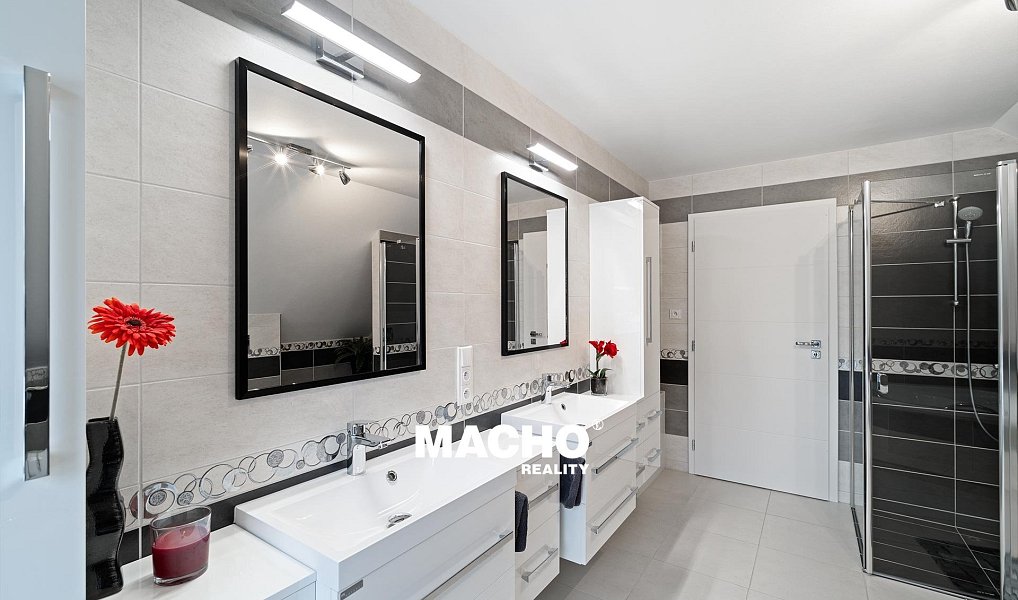 Prodej domu 220 m² s pozemkem 2 014 m², Soběslav – náhled fotky 11