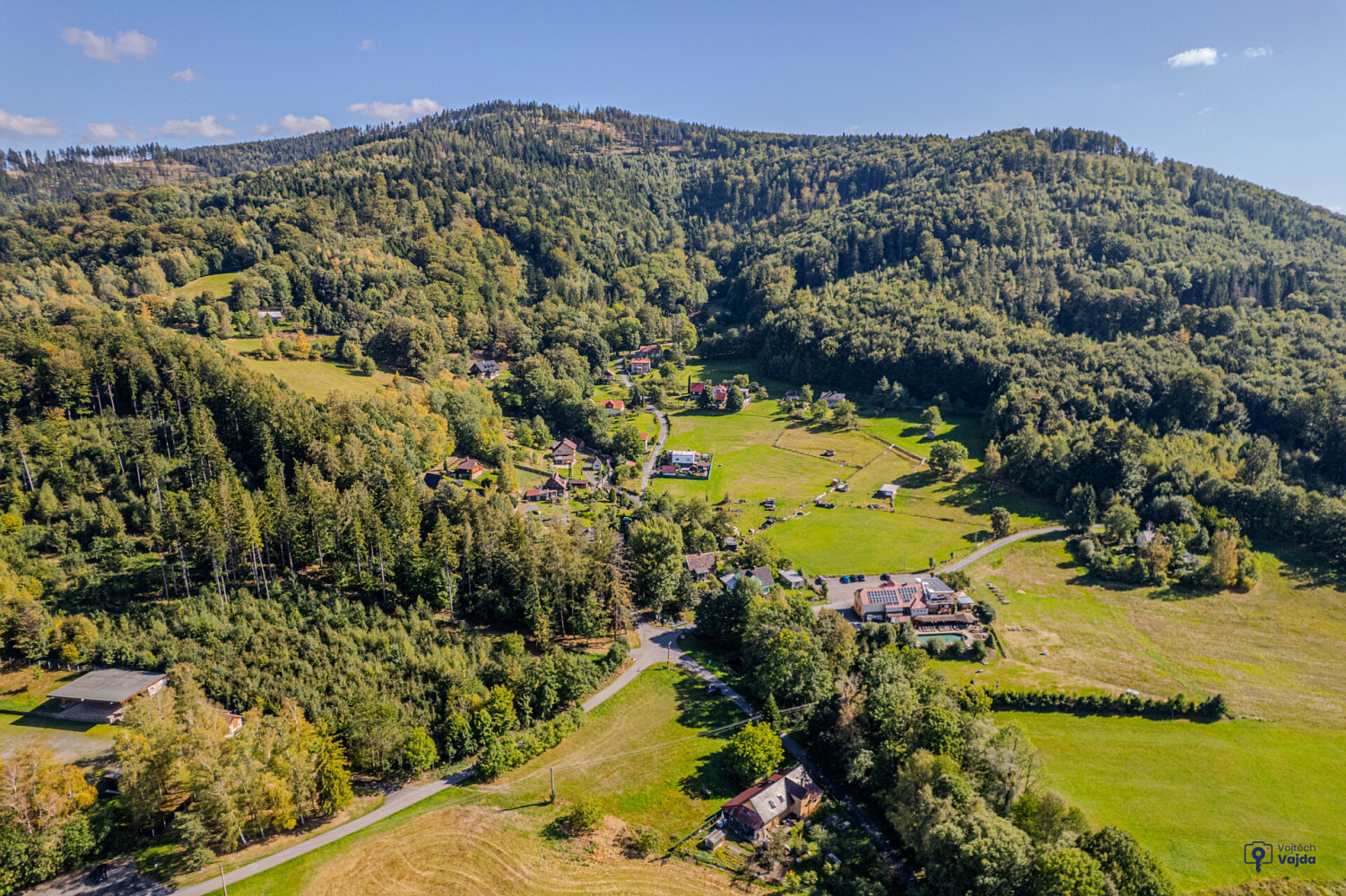 Prodej stavebního pozemku 2 695 m² – fotografie 2