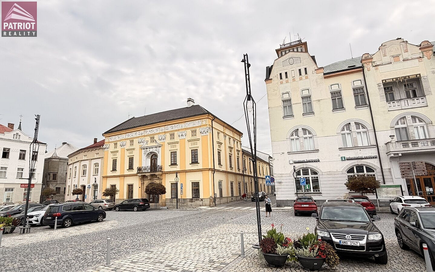Prodej nájemního domu, činžáku 700 m² – fotografie 2