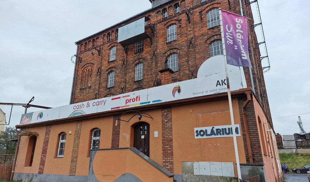 Pronájem obchodních prostor 400 m², Cheb – náhled fotky 2