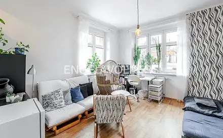 Pronájem bytu 1+kk 20 m², Pod strašnickou vinicí, Praha 10 - Strašnice