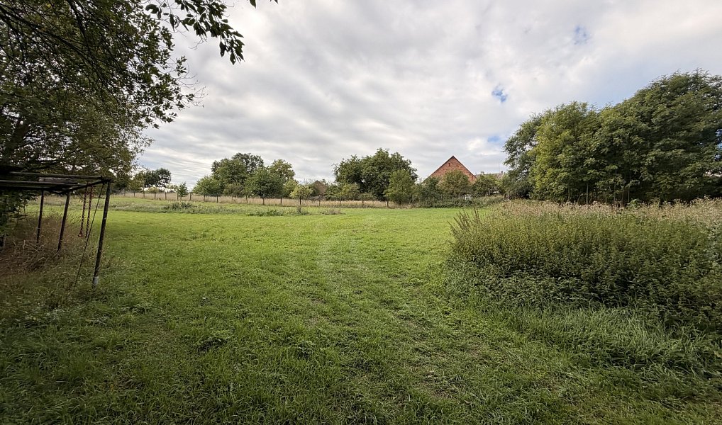 Prodej stavebního pozemku 1 200 m², Valeč – náhled fotky 4