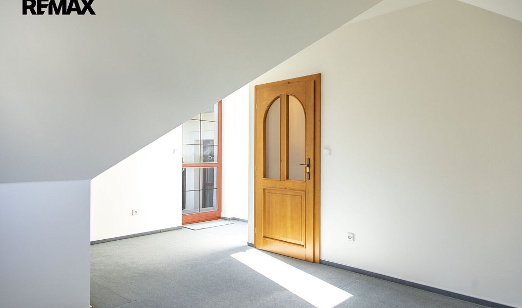 Prodej domu 302 m² s pozemkem 1 176 m², Ratiboř – náhled fotky 31