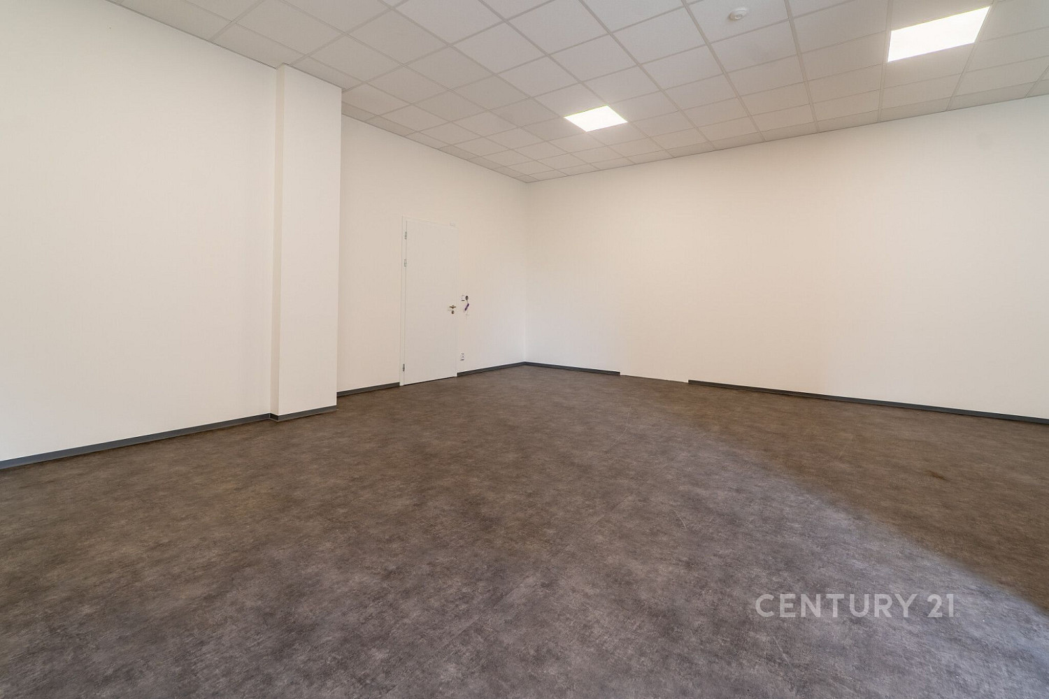 Pronájem kanceláře 58 m² – fotografie 3