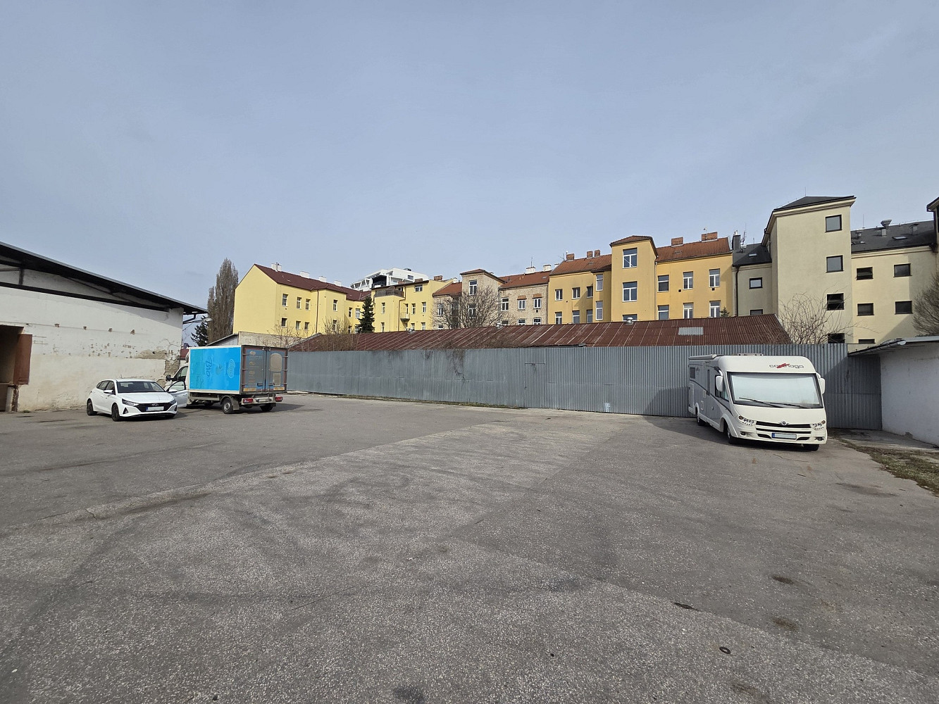 Parkovací místo pro karavan - komárov — photo 2