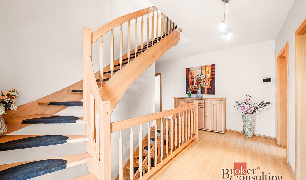Prodej domu 322 m² s pozemkem 1 262 m², Plzeň – náhled fotky 12