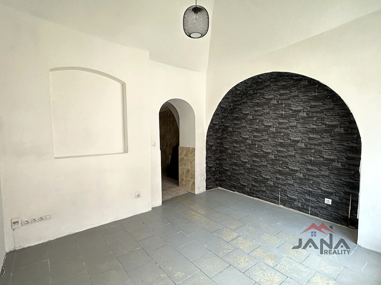 Pronájem obchodních prostor 22 m² – fotografie 2