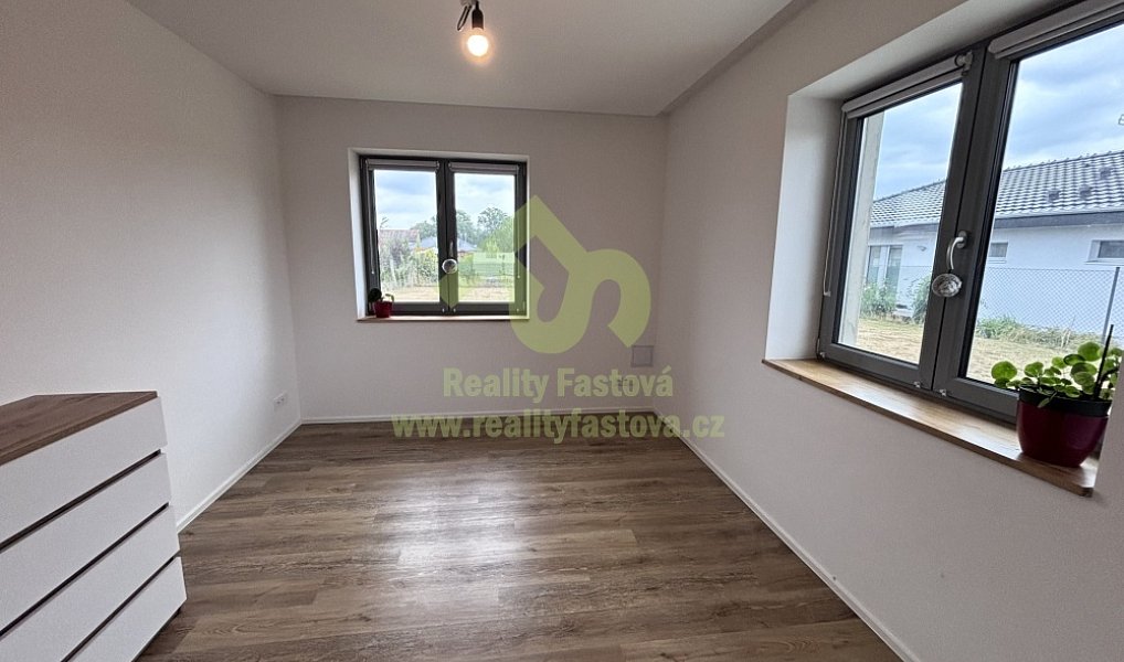 Prodej domu 156 m² s pozemkem 918 m², Lužany – náhled fotky 36