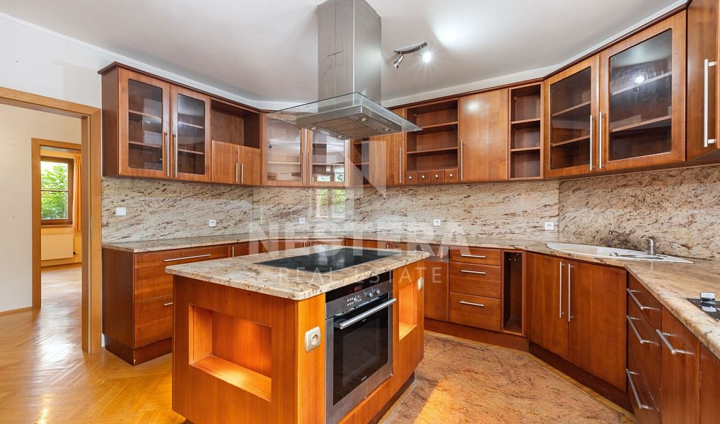Prodej domu 444 m² s pozemkem 2 325 m², Vestec – náhled fotky 8
