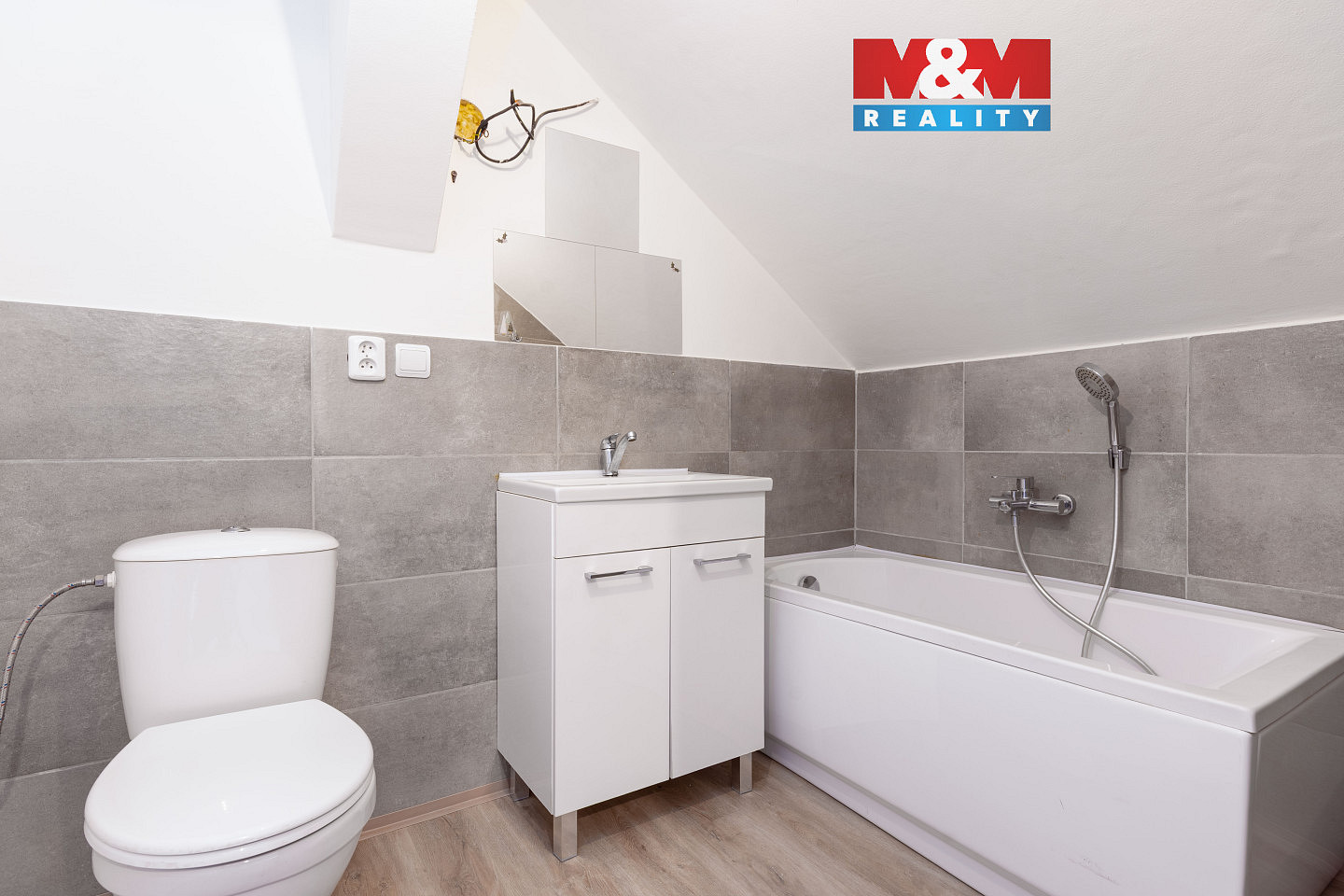Prodej nájemního domu, činžáku 191 m²