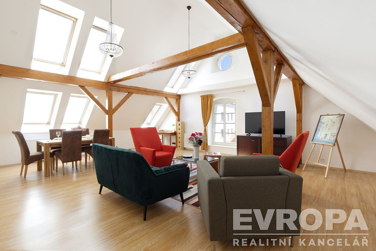 Pronájem bytu 3+1 95 m² - Widok 2
