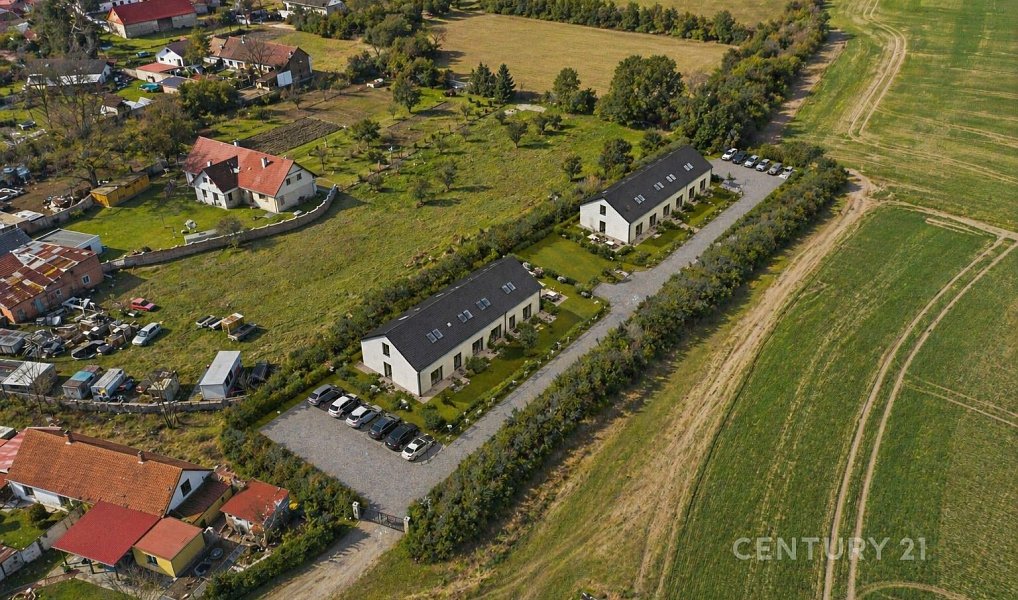Prodej stavebního pozemku 1 908 m², Libenice – náhled fotky 2