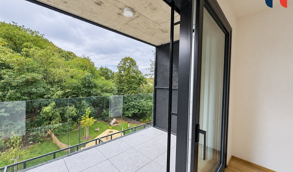 Pronájem bytu 1+kk 37 m², Praha – náhled fotky 2