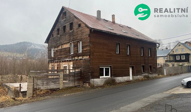 Prodej domu 700 m² s pozemkem 1 262 m²