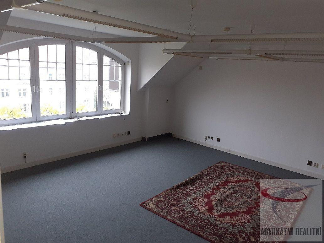 Pronájem kanceláře 55 m² — photo 3
