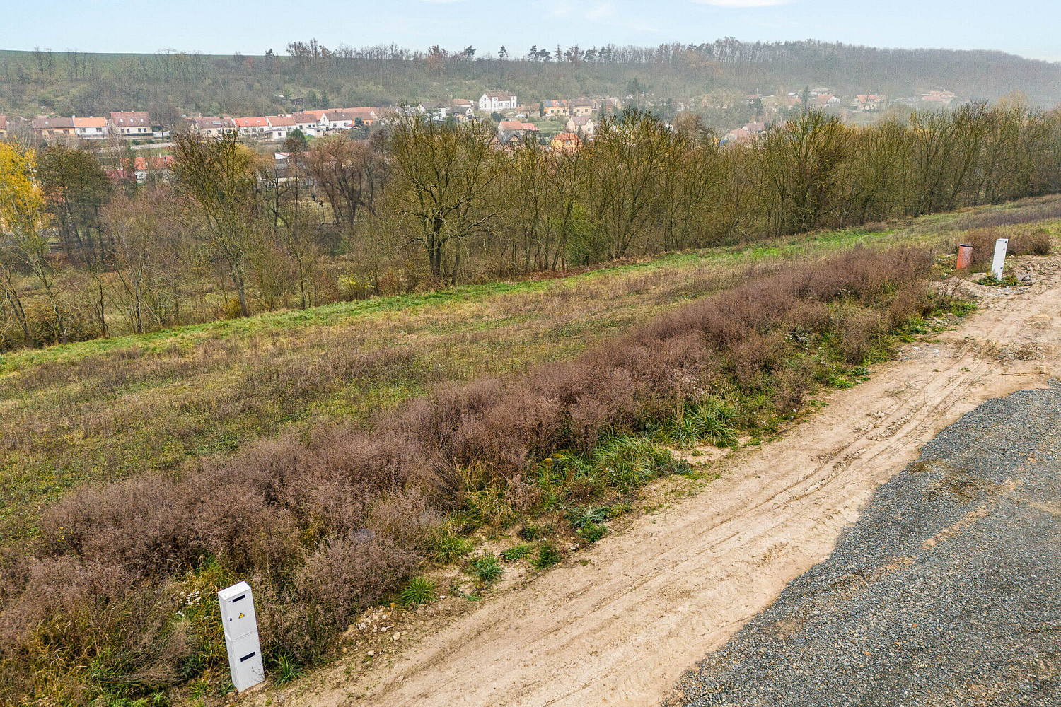 Prodej stavebního pozemku 1 111 m² – pohled 3