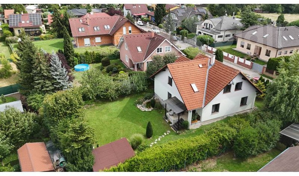 Prodej domu 205 m² s pozemkem 809 m², Jesenice – náhled fotky 32