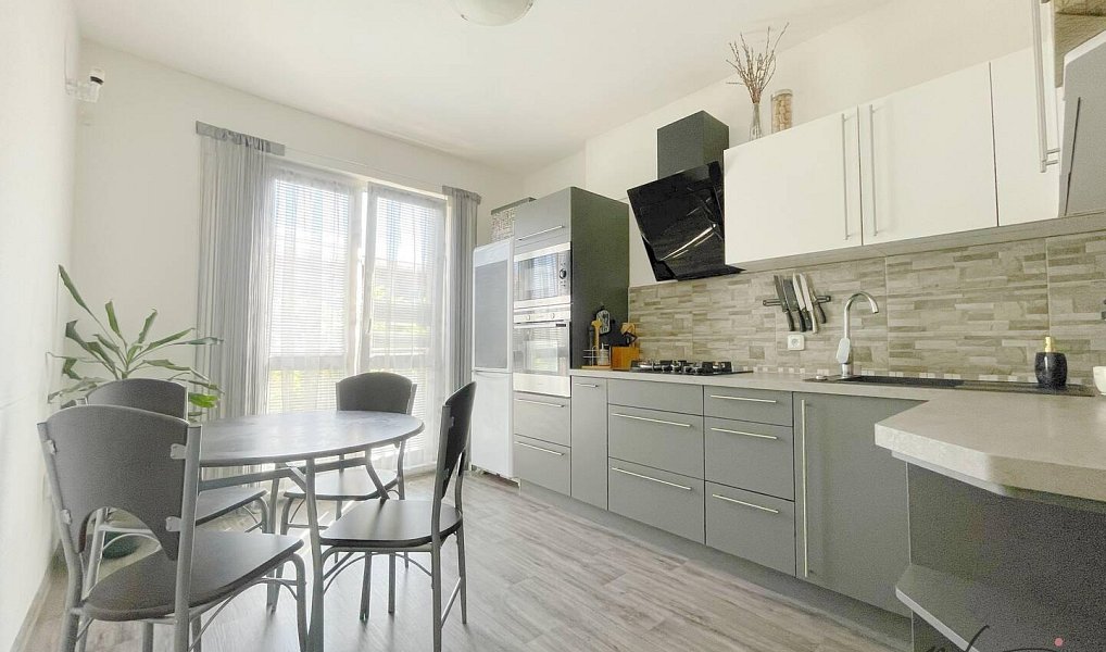 Pronájem bytu 2+1 65 m², Ostrov – náhled fotky 2