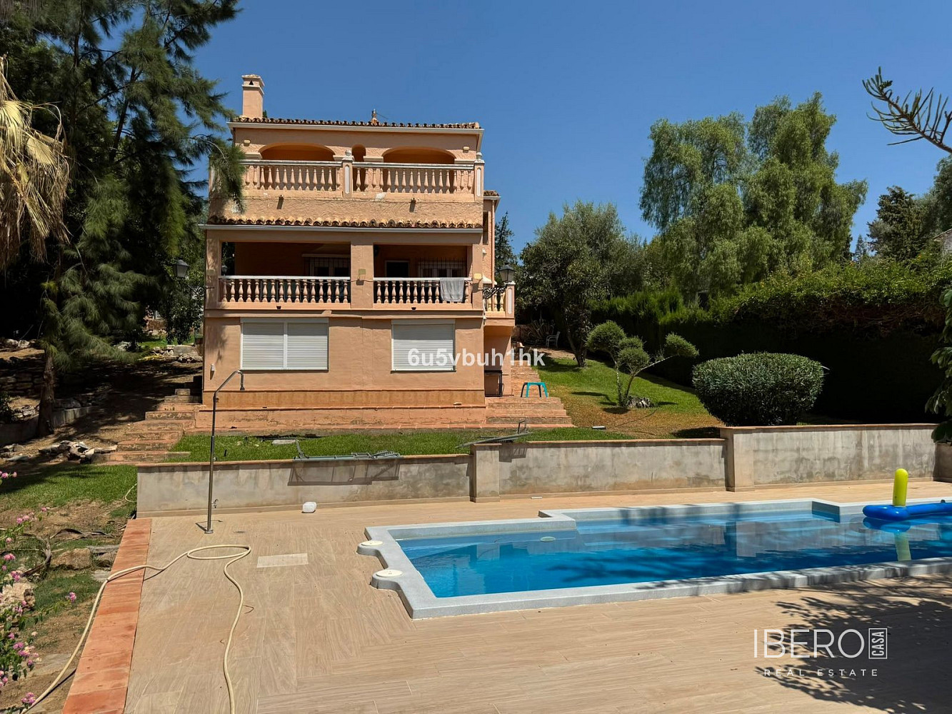 Prodej domu 210 m² s pozemkem 1 599 m²
