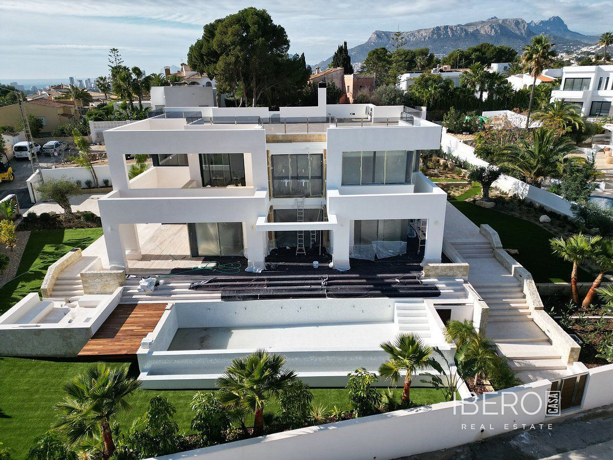 Prodej domu 700 m² s pozemkem 1 375 m²