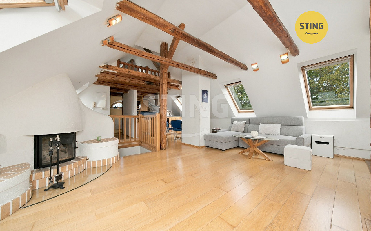 Prodej domu 428 m² s pozemkem 1 534 m²
