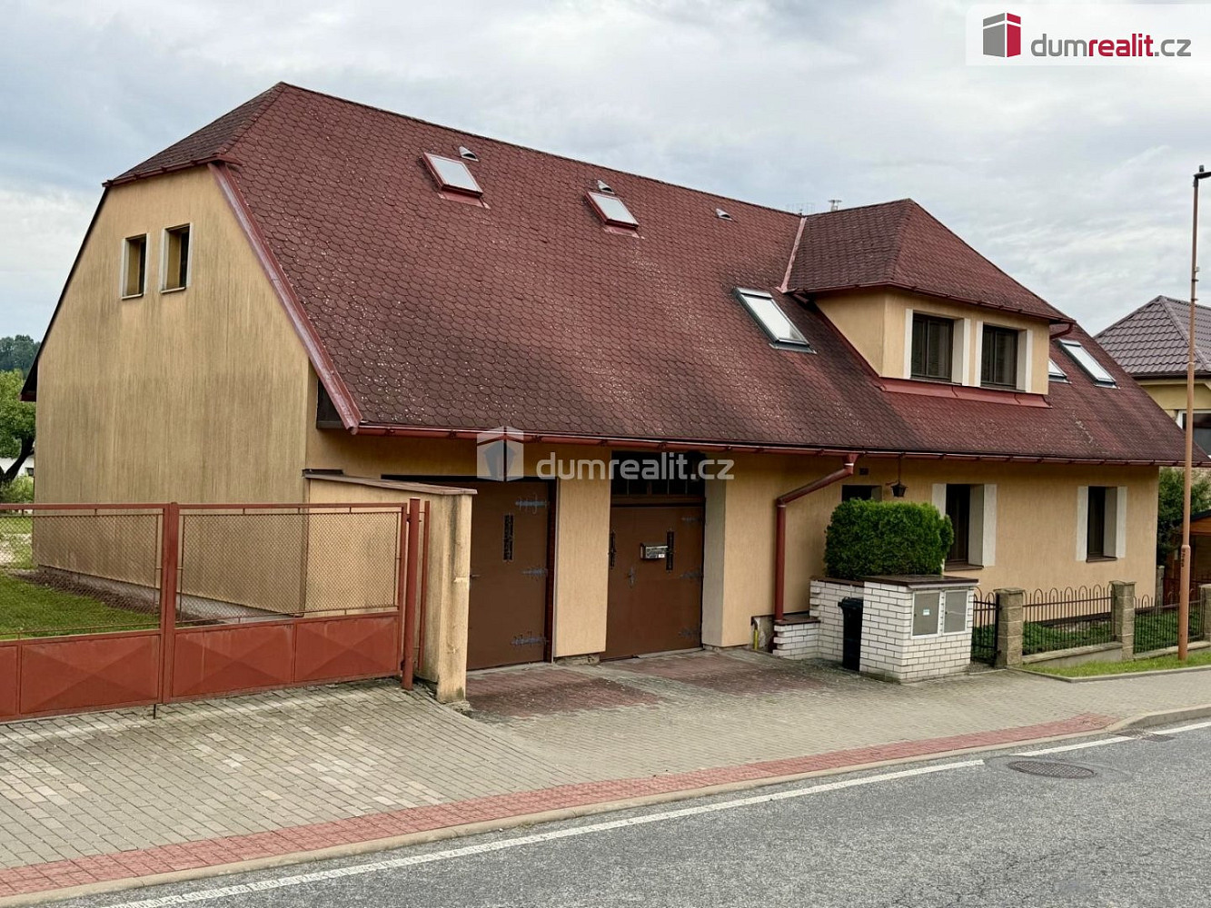 Prodej domu 100 m² s pozemkem 987 m² – fotografie 2