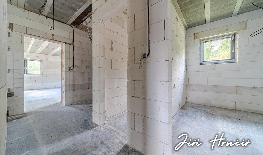 Prodej domu 313 m² s pozemkem 1 052 m², Nové Mitrovice – náhled fotky 8