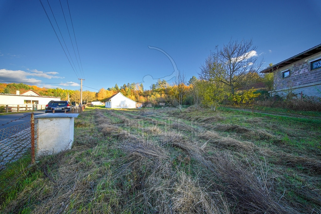 Prodej stavebního pozemku 1 110 m² – pohled 3