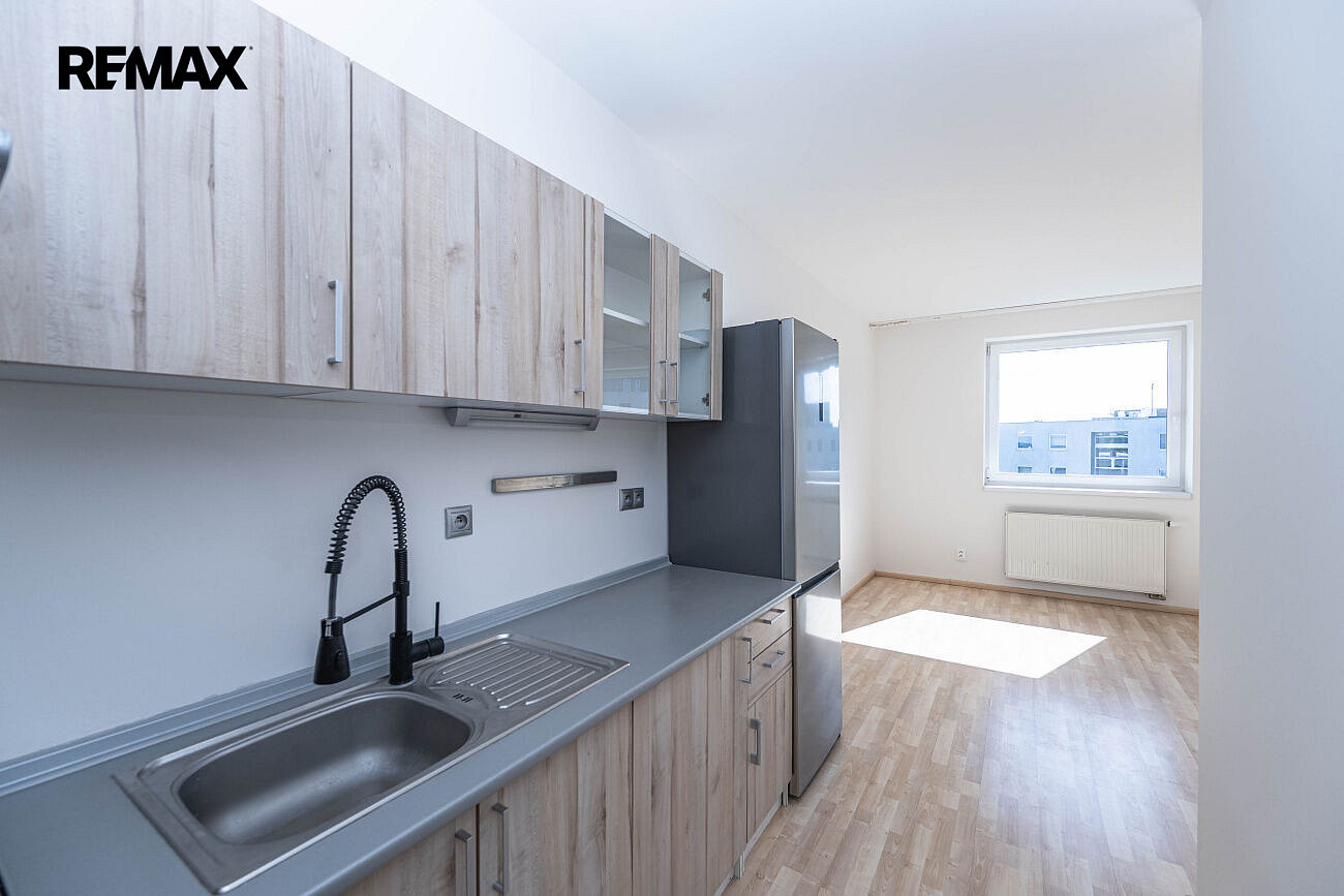Pronájem bytu 1+kk 37 m² – fotografie 3