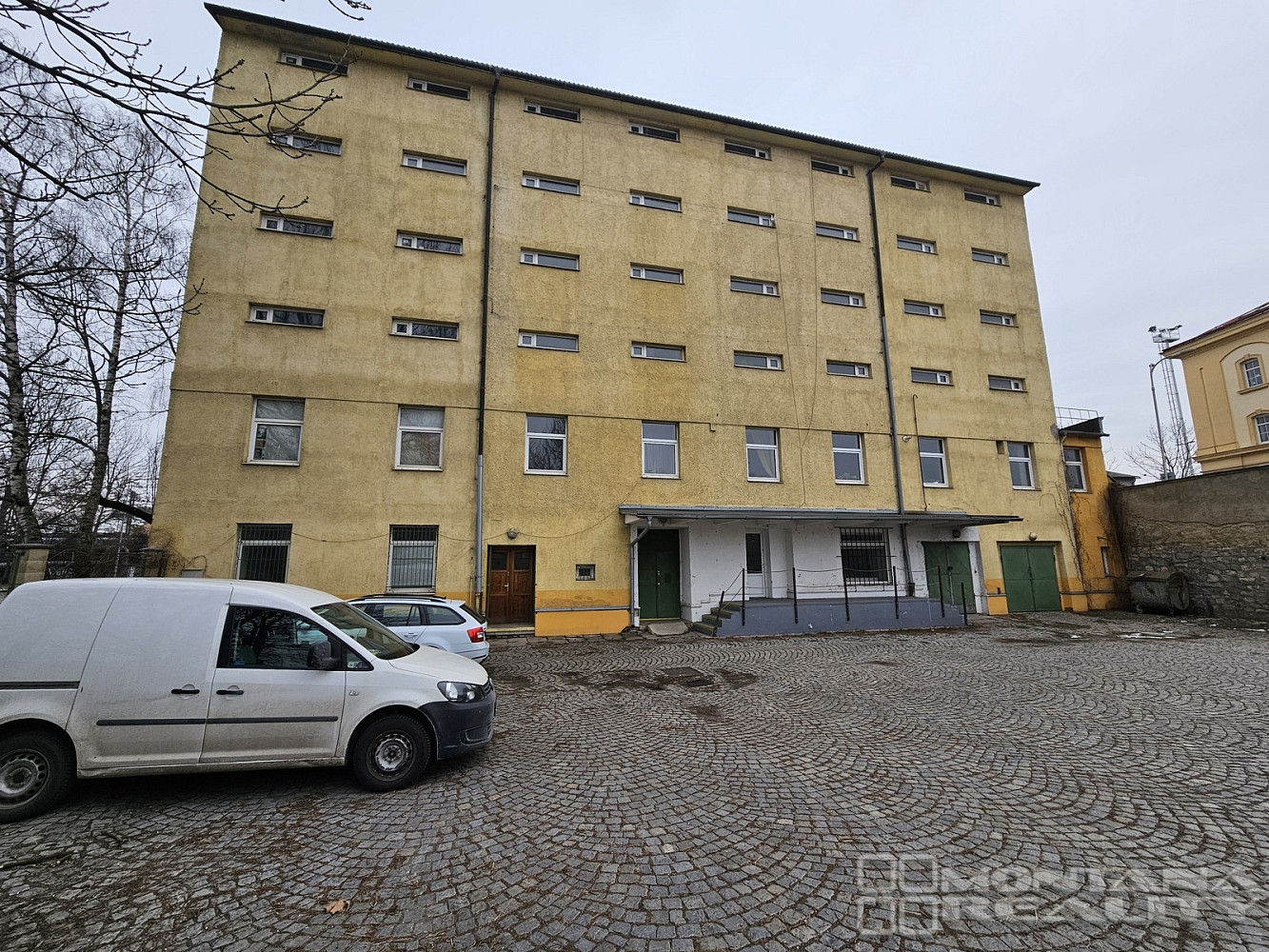 Pronájem obchodních prostor 550 m²